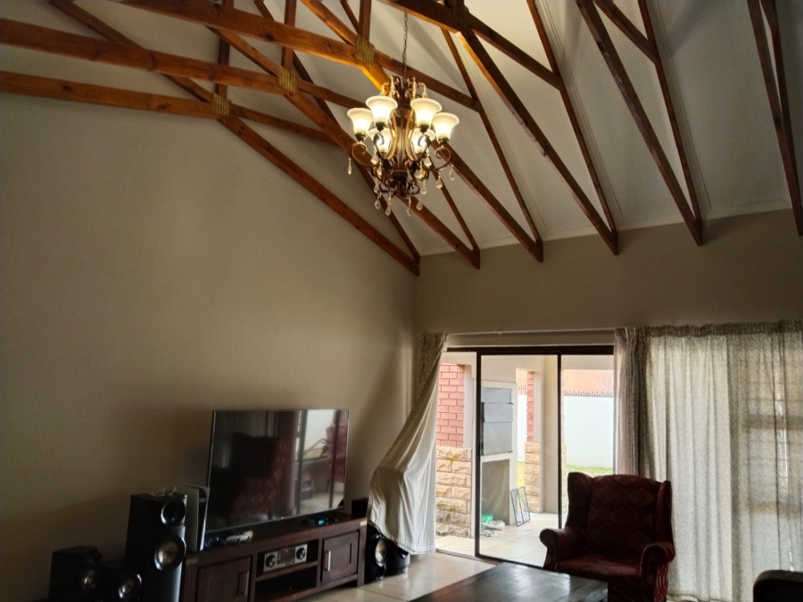 To Let 3 Bedroom Property for Rent in Hillside Free State
